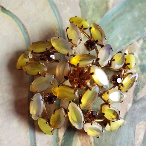 Vintage Pinwheel Brooch: Gold Tone, Amber Rhinestones & Faceted Glass