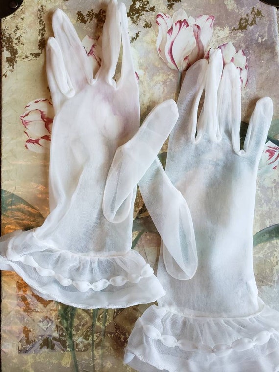 Vintage Comet Sheer White Gloves Ruffle Detail La… - image 7