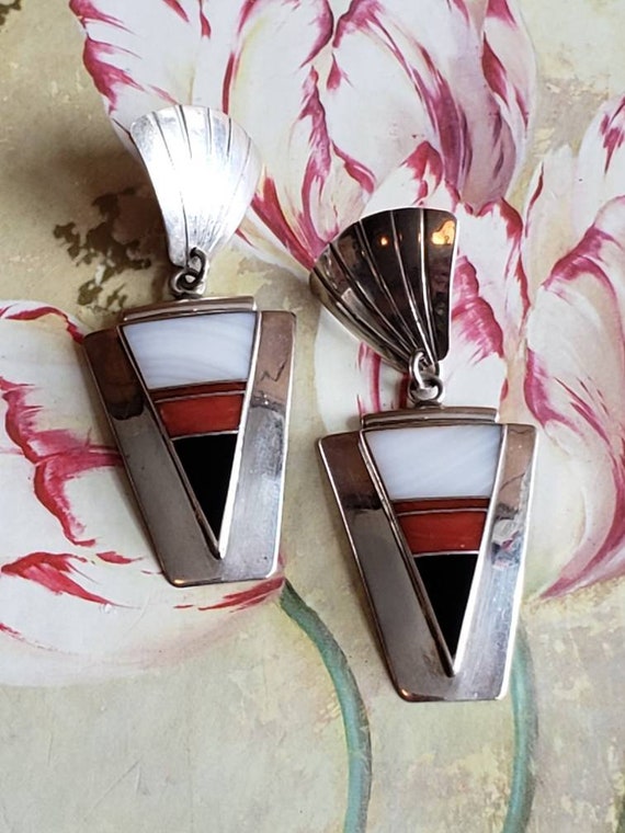 Heard Artist Vintage Native American Zuni Coral Spiral Sterling Silver Earrings Heard Artist Vintage Native American Zuni Coral Spiral Sterling Silver Earrings