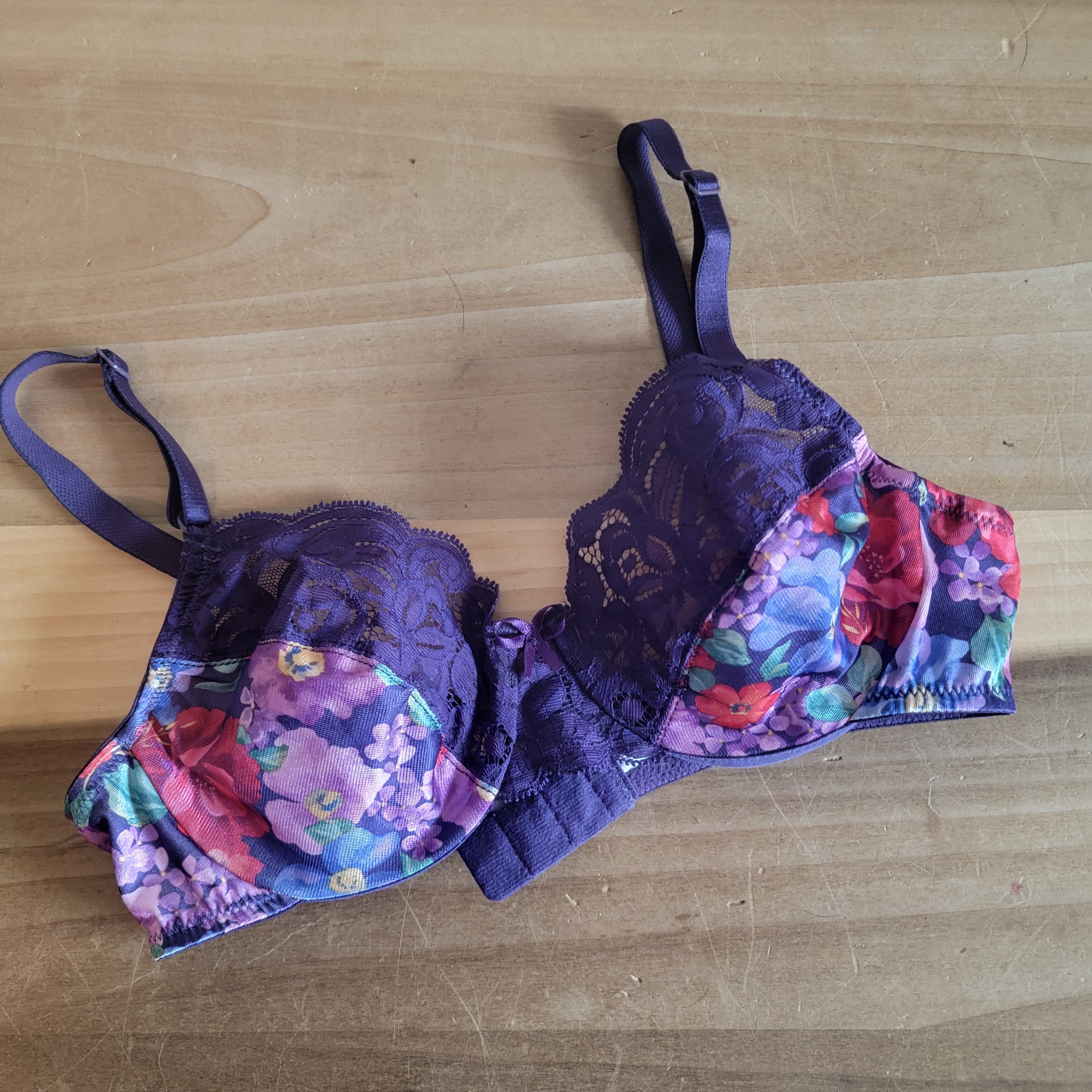 Vintage Vanity Fair Bra Brassiere Floral and Purple Lace Size 34 B Made in  the USA 