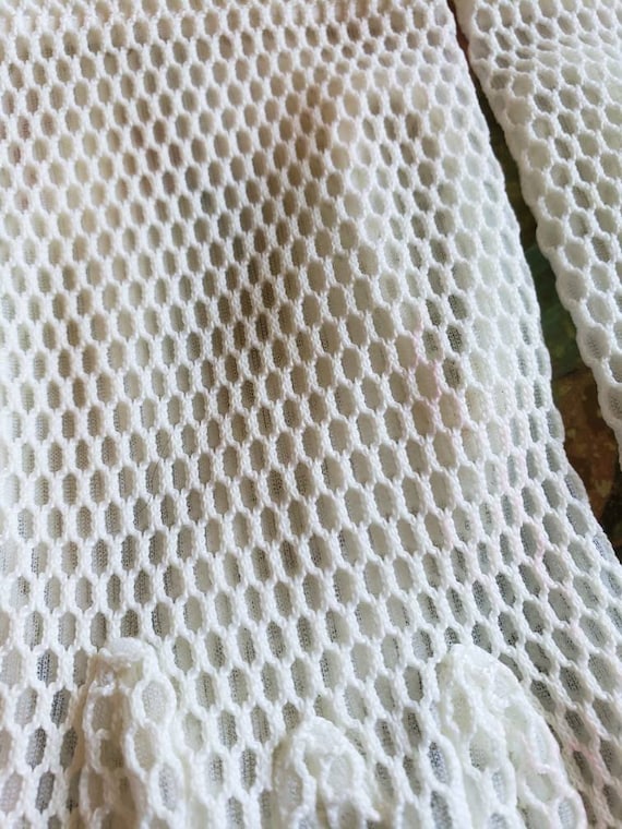 Vintage White Fishnet Mesh Gloves Ladies Retro 19… - image 2