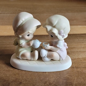 Vintage Enesco Precious Moments Friendship Hits the Spot Figurine 1997 Original Box