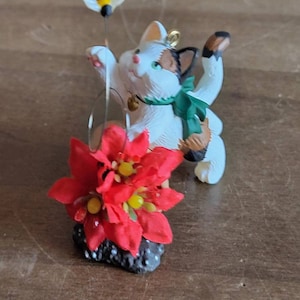 Vintage Hallmark Keepsake Ornament Collector&#39;s Series Christmas Ornament Mischievous Kittens Original Box 2002