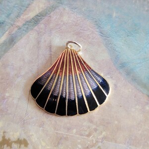 Vintage Shell Shaped Pendant Enamel and Metal Sterling Silver Bale