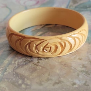 Vintage Carved Bakelite Jewelry Bangle Bracelet Black 1930s