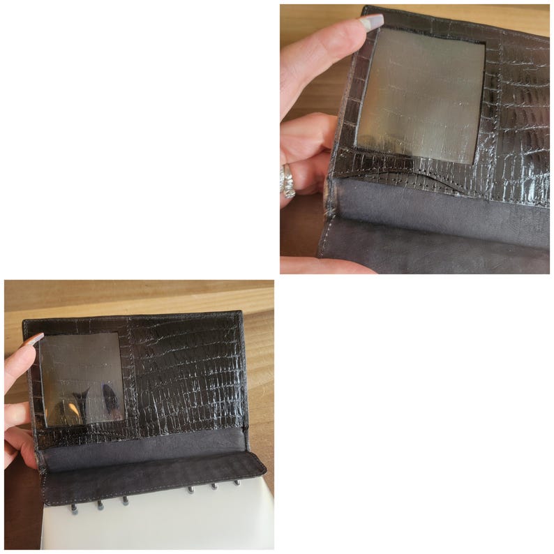 Puede incluir: Una agenda de cuero negro con una ventana de pl&aacute;stico transparente en la portada. La agenda tiene un sistema de encuadernaci&oacute;n con anillas y un patr&oacute;n texturizado de piel de cocodrilo.