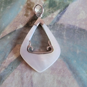 Vintage Sterling Silver Mother of Pearl Pendant 925