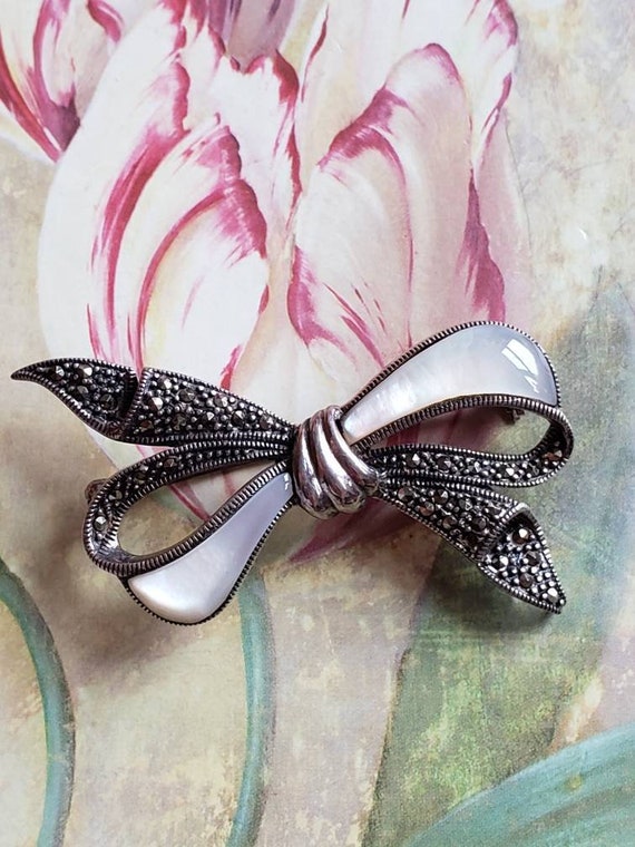 Vintage Silver Bow Brooch with Black Center Stone and Marcasite Marcasite Bow Brooch - Sterling Silver - Vintage – Vintage  main image 3