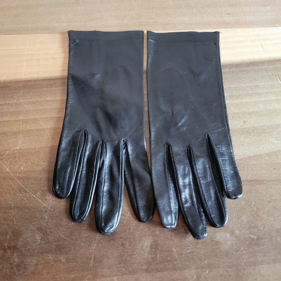 Vintage Never Worn Gloves Size 6.25 Black Leather - image 1