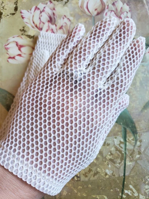 Vintage White Fishnet Mesh Gloves Ladies Retro 19… - image 8