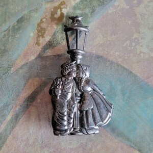 Vintage Sterling Silver Kissing Dutch Children  Under a Lamppost 925 As Is