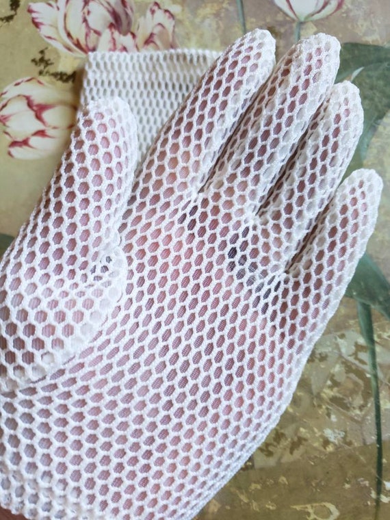 Vintage White Fishnet Mesh Gloves Ladies Retro 19… - image 9