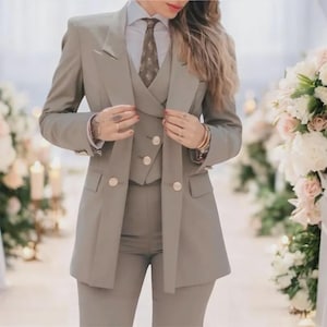 Costumes classiques pour femmes Costumes marron 3 pièces pour femmes Tenue de soirée pour mariage Costumes pour femmes élégants sur mesure Costumes pour femmes Cadeaux