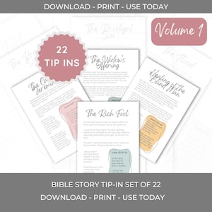 Op de afbeelding: Een set van 22 Bijbelverhaaltips, Volume 1, met verschillende verhalen gedrukt op wit papier. De verhalen omvatten "De verloren zoon", "De offerande van de weduwe" en "Genezing van de blinde man". De tekst "DOWNLOAD - PRINT - USE TODAY" is ook zichtbaar.