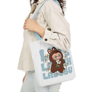 Live Laugh Labubu トートバッグ - かわいい Labubu デザイン、再利用可能なショッピングバッグ、彼女へのギフト、環境に優しい、毎日持ち運べる楽しいバッグ