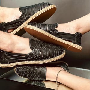 Handgewebte Leder Huarache Sandalen | Mexikanische Handwerksschuhe | Mehrfarbige Handgemachte Flats fur Damen und Herren