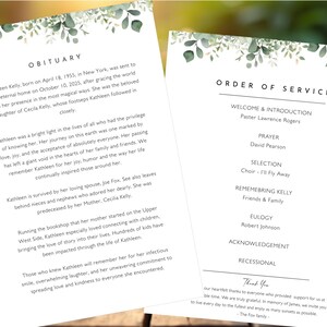 Op de afbeelding: Twee pagina's tellend herdenkingsdienstprogramma met een bloemenontwerp. De linkerpagina bevat een overlijdensbericht met de naam "Kathleen Kelly" en details van haar leven. De rechterpagina geeft de volgorde van de dienst weer, inclusief welkom, gebed en lofrede.