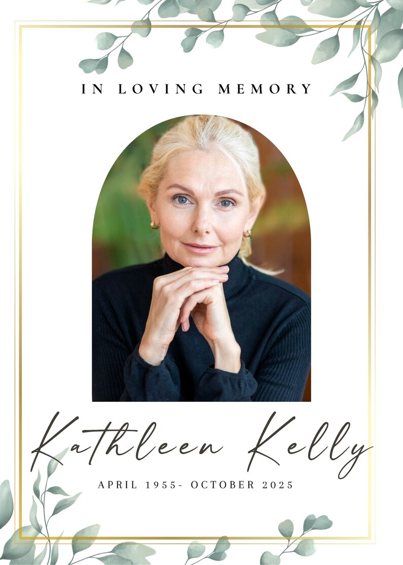 Op de afbeelding: Een herdenkingskaart met een portret van een vrouw, omlijst door een gouden rand en groene bladeren. De tekst "IN LOVING MEMORY" staat bovenaan, met de naam "Kathleen Kelly" en de data "APRIL 1955- OKTOBER 2025" eronder.