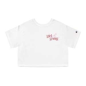 チャンピオン クロップドシャツ、キュートなガーリーなレディースクロップトップ、チャンピオン ヘリテージTシャツ、レディースファッションTシャツ、トレンドの夏、ガールパワーアパレル