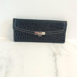 Cartera/cartera negra sin marca con imitación de piel de serpiente negra