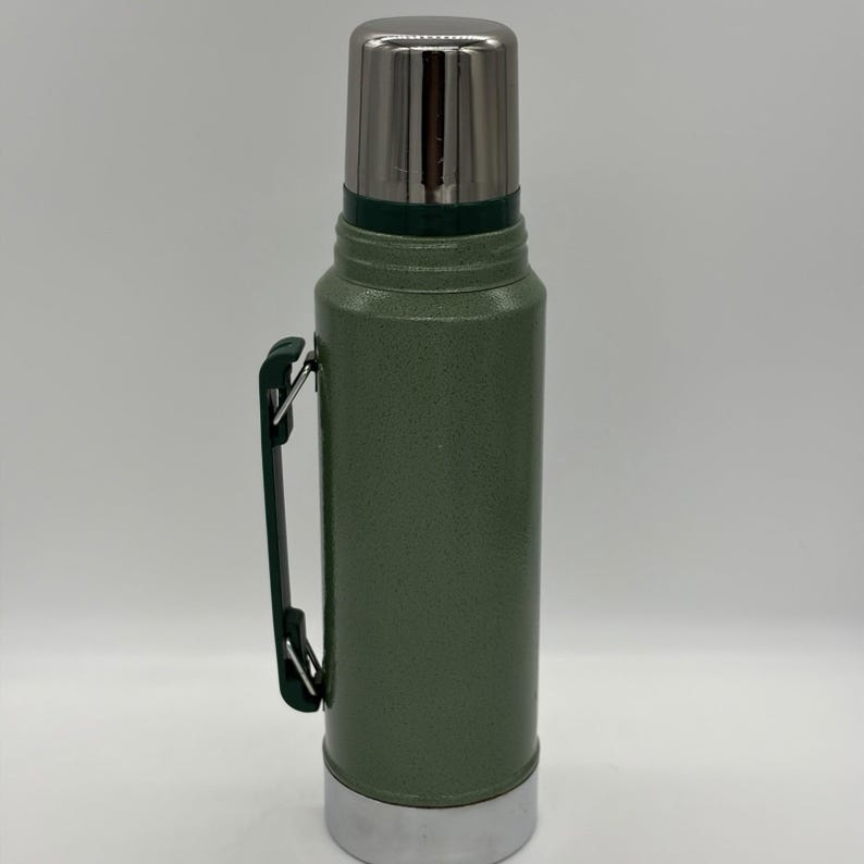 Garrafa térmica vintage grande Aladdin Stanley A-944DH verde de um quarto de galão, fabricada nos EUA. imagem 3