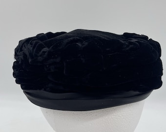 Vintage Womens Formal Hat Black Velvet 20s-40s Turban-Style Lined Made In USA 7"