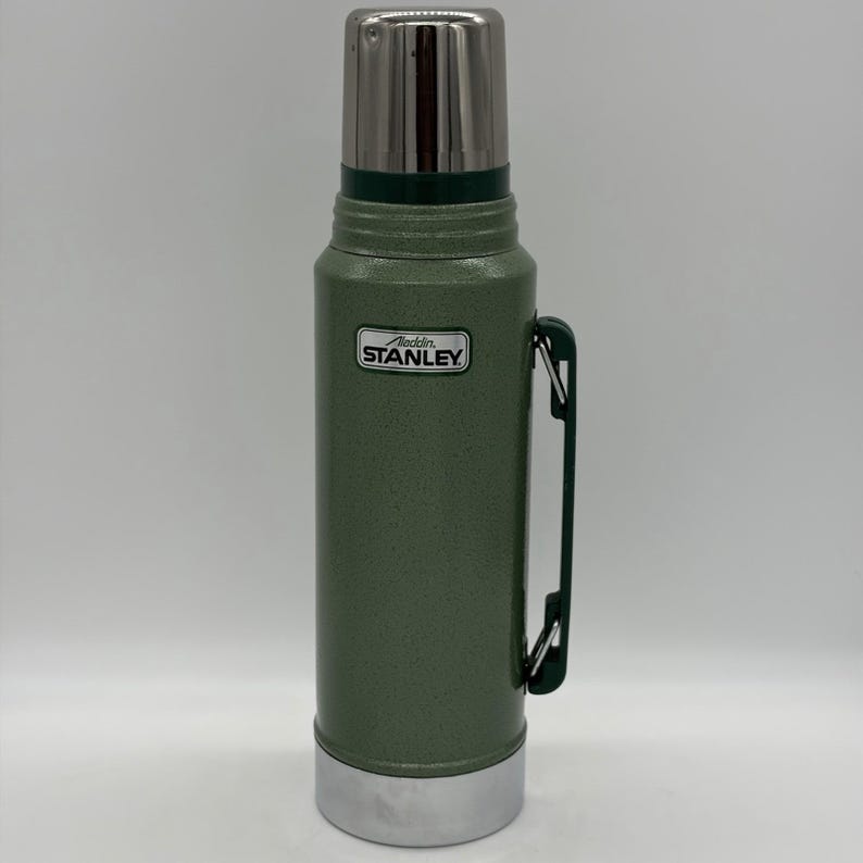 Garrafa térmica vintage grande Aladdin Stanley A-944DH verde de um quarto de galão, fabricada nos EUA. imagem 1