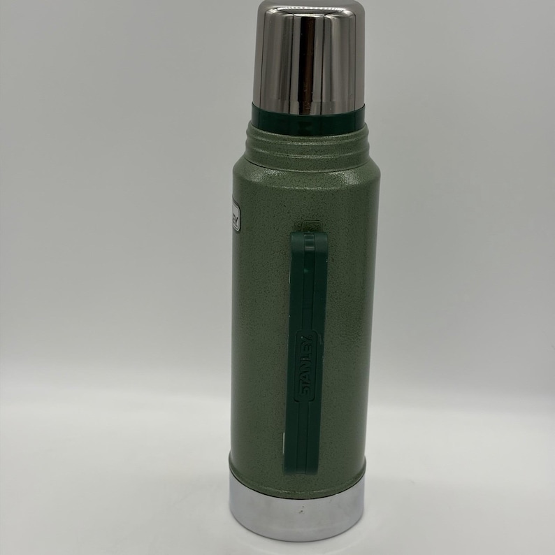 Garrafa térmica vintage grande Aladdin Stanley A-944DH verde de um quarto de galão, fabricada nos EUA. imagem 2