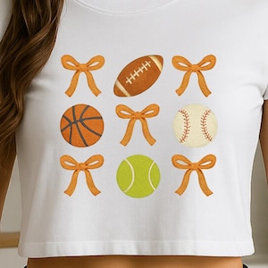 Multi Sport Bow PNG Sublimationsdesign mit Basketball, Football, Baseball Tennisbällen und niedlichen orangen Bändern für feminine DIY Shirts