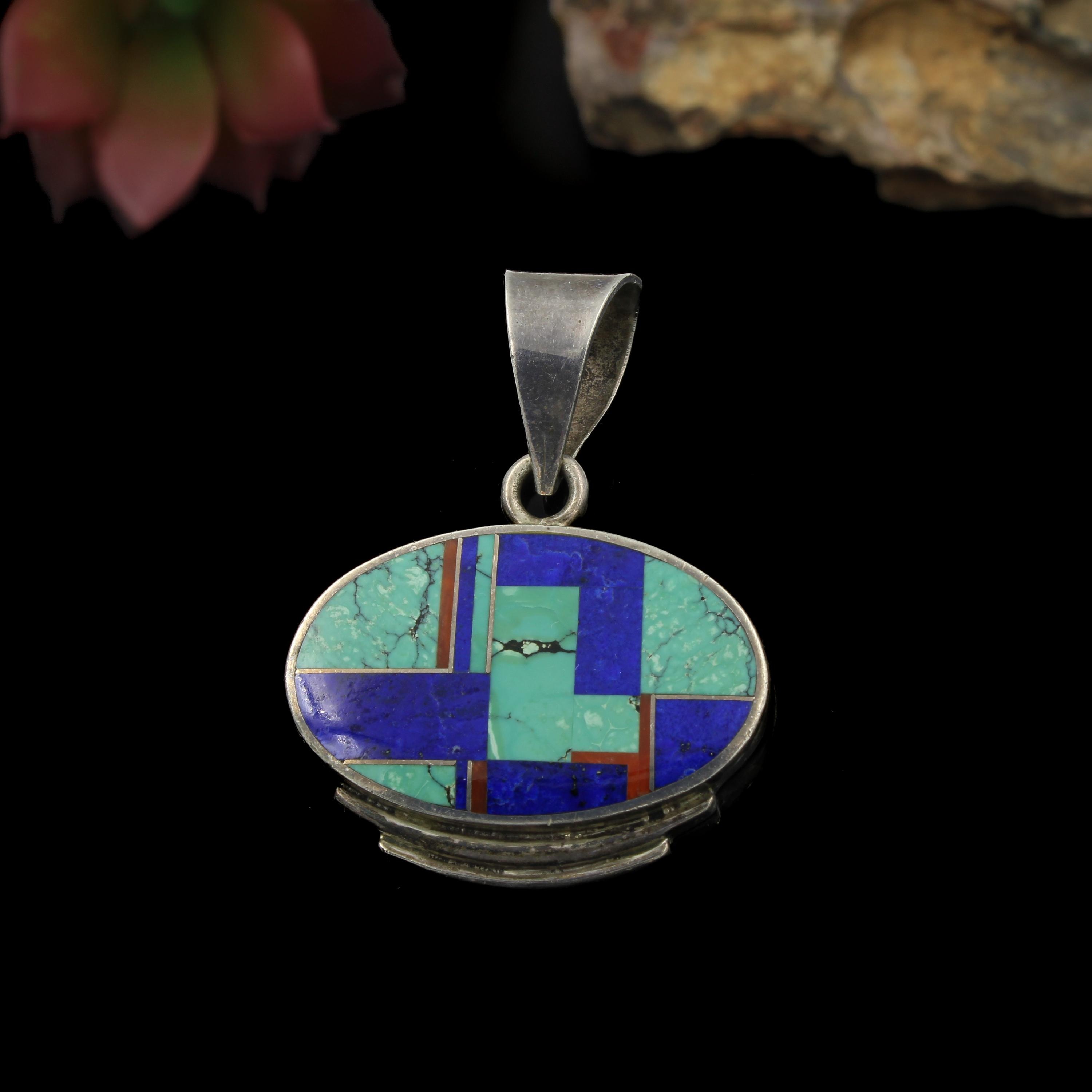 Ray Tracey Pendant - Etsy
