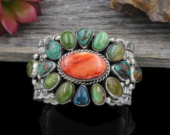 The Indian Navajo “sparrow” Bangle Bracelet With Natural Howlite