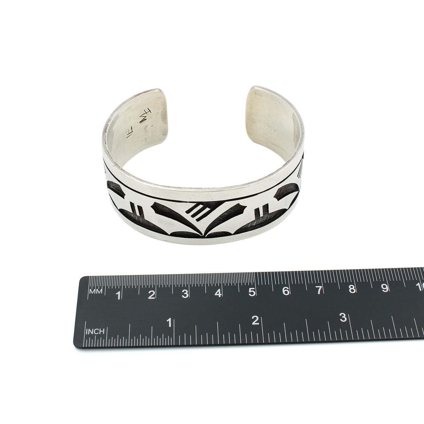 アクセサリー Hopi Silver bracelet Marcus Coochwykvia Hopi Signed Marcus Coochwykvia Sterling Silver Overlay and Carved
