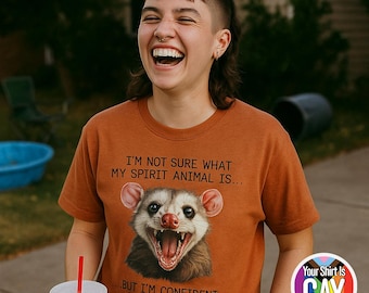 Camiseta engraçada de gambá raivoso: camiseta do orgulho LGBTQ+ de espírito animal queer