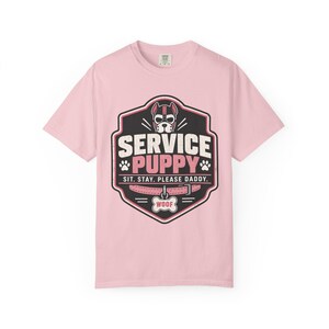 Charge 1 von 6 | T-Shirt mit Servicehund-Motiv: Blau, Rosa und Lila Blossom