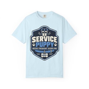 Charge 1 von 6 | T-Shirt mit Servicehund-Motiv: Blau, Rosa und Lila Chambray