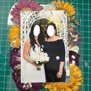 Wedding flower preservation pressed flower frame of a mother and daughter.
