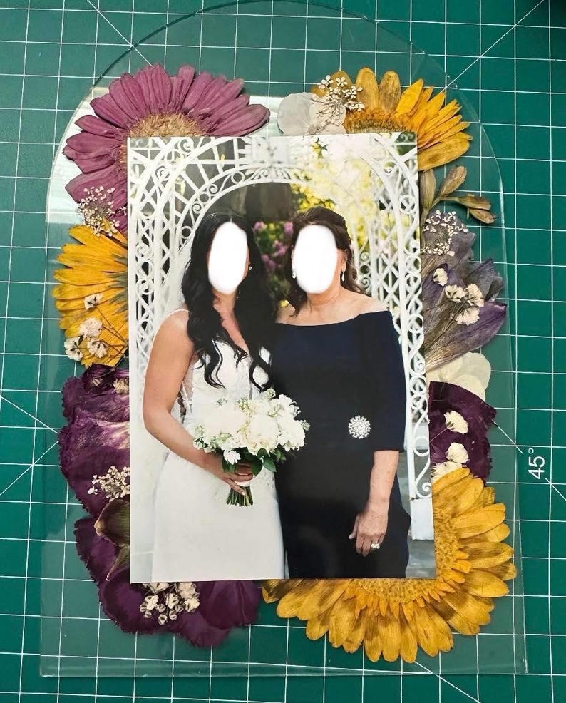 Wedding flower preservation pressed flower frame of a mother and daughter.