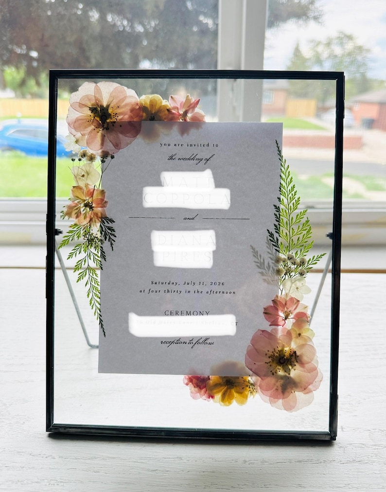 Wedding flower preservation for a pressed flower frame that uses a bridal bouquet flowers.