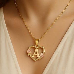 A-Z Buchstabe Blumenhalskette für Frauen, Gelbgold Farbe, Muttertag Schmuck, Geschenk für Frauen