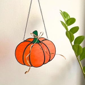Handmade Stained Glass Pumpkin Suncatcher – Autumn Halloween Window Hanging Decoration