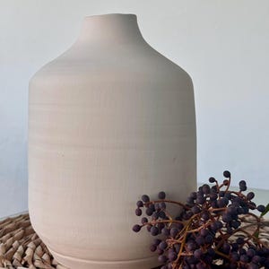 Handgefertigte weiße Keramikvase
