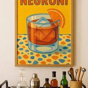 Afdrukbare muurkunst Negroni – Gedurfde cocktailillustratie in kleurpotloodstijl – Retro barwagendecor – Digitale drankdownload