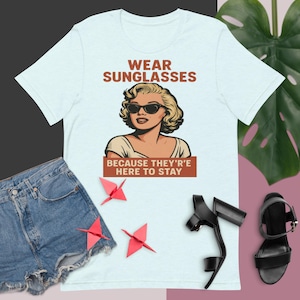 Camiseta con gafas de sol retro - Camiseta rubia pop art - Camiseta vintage con frase de moda veraniega - Camiseta gráfica divertida estilo años 50 - Regalo para amantes de las gafas de sol llamativas