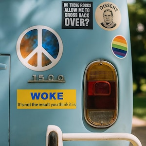 WOKE Autoaufkleber | Vinyl Aufkleber | Auto Aufkleber, Laptop, Wasserflasche, LKW-Aufkleber, LKW-Plane und Laptop-Aufkleber