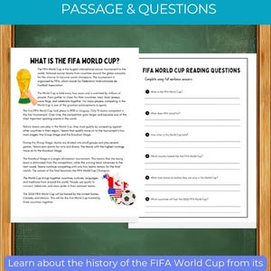 K&ouml;nnte beinhalten: Lehrreiches Poster &uuml;ber die FIFA Fussball-Weltmeisterschaft mit Text und Fragen. Das Poster enth&auml;lt Informationen &uuml;ber die Geschichte, das Format und die teilnehmenden L&auml;nder des Turniers. Ein Fussball und Flaggen sind ebenfalls abgebildet.