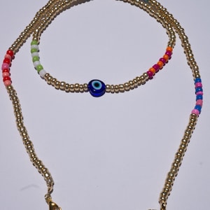 Cadena para gafas con cuentas de ojo malvado dorado