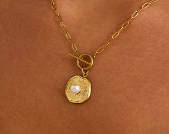 Mother of Pearl Star Necklace, 18K Gold Plated Sunburst Pendant, Diamond Celestial Necklace, Dainty Gold Necklace Gift for Her
