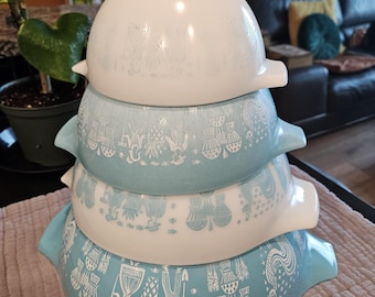 Blue and White Amish pattern mixing bowl set