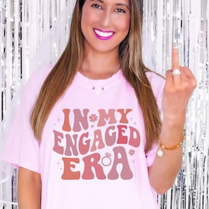 Shirt In My Engaged Era, sweater verloofde, shirt met trendy comfortkleuren, verlovingscadeau voor haar, cadeau vrijgezellenfeest, T-shirt vrijgezellenfeest