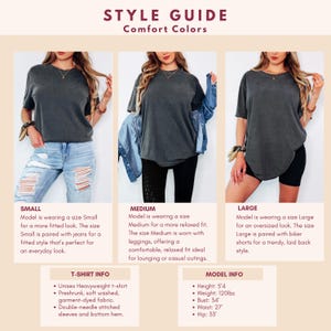 以下が含まれることがあります： 「Comfort Colors」というタイトルのスタイルガイドには、S、M、LサイズのグレーのTシャツを着た3人のモデルが写っています。ガイドには、Tシャツの特徴や、身長、体重、バスト、ウエスト、ヒップなどのモデルの測定値に関する詳細が含まれています。